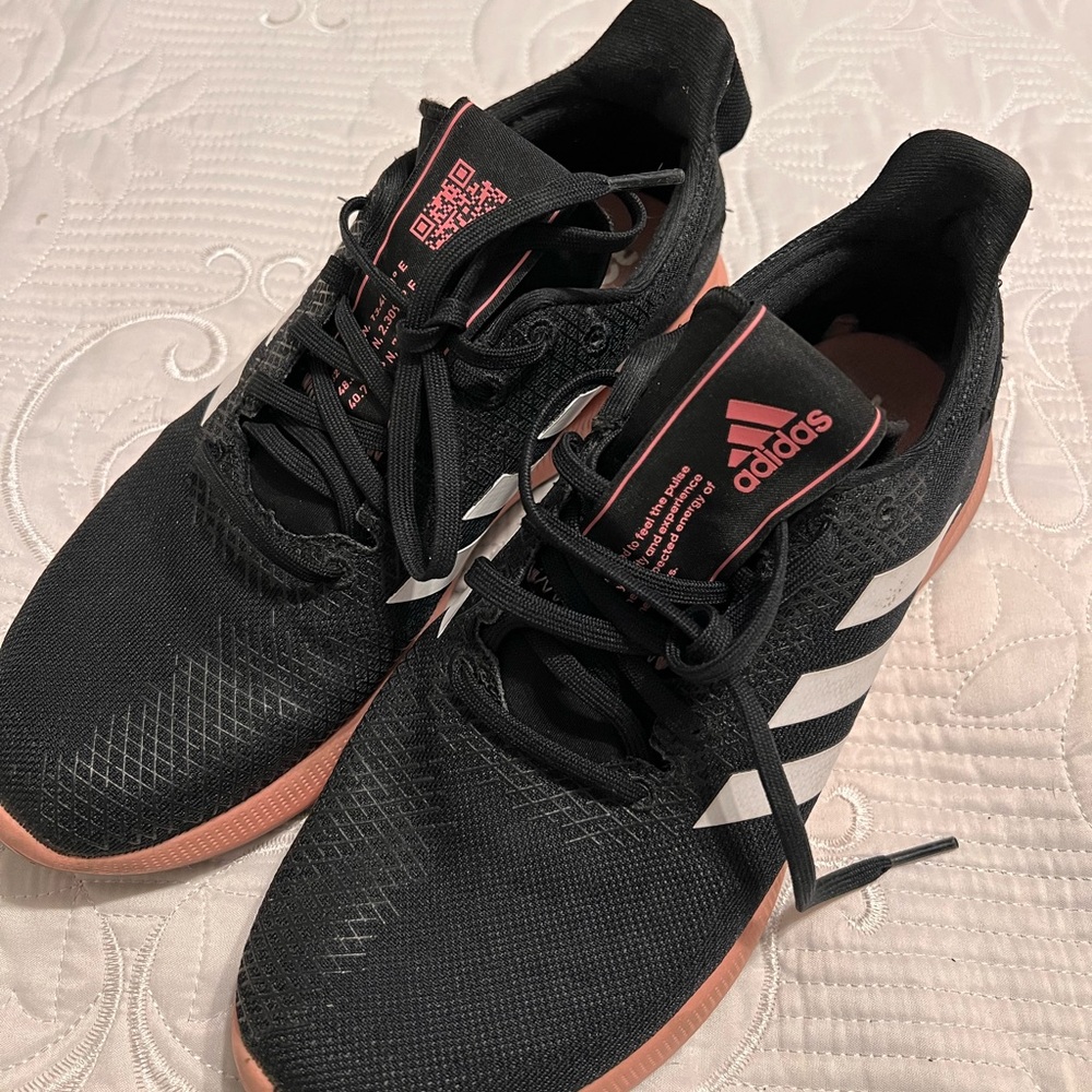 Adidas bounce sneaker size 9